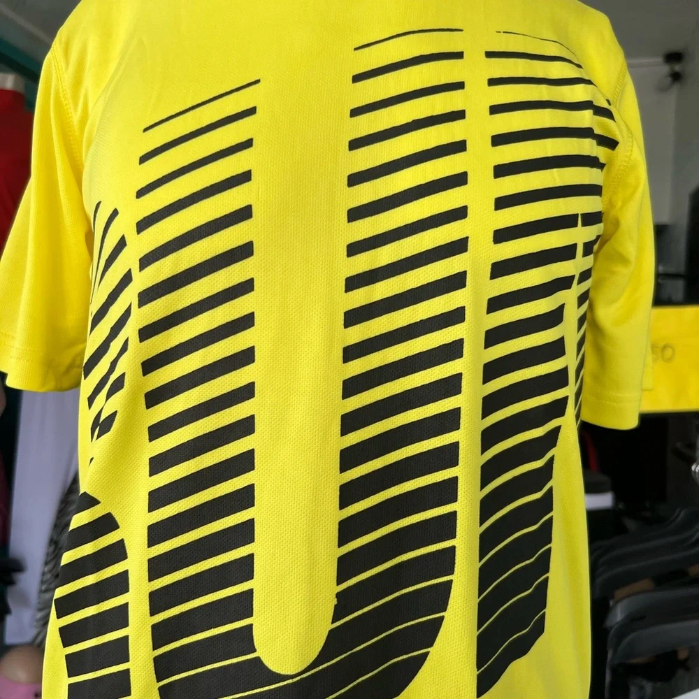 T-Shirt - Picture 5 of 16